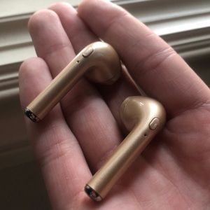 I9 twins comes with charger and home station